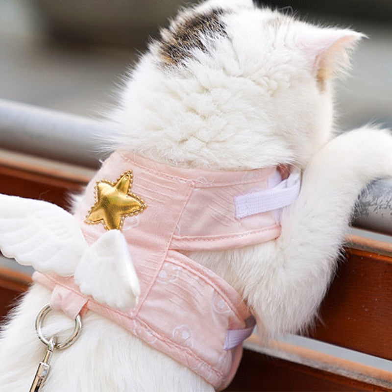 Cat harness with outlet wings